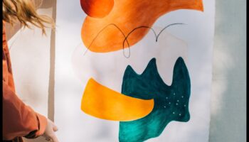 Ecouri expresive: rezonanța artei contemporane cu emoția