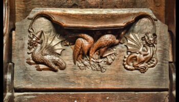 Majestic Misericords: Scaune sculptate în tarabele corului gotic