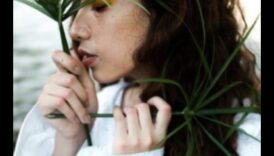 Onduri rafinate Un dascal impotriva crearea de bucle elegante și controlate 4 Onduleuri rafinate: Stăpânirea artei buclelor elegante și controlate