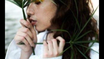 Onduleuri rafinate: Stăpânirea artei buclelor elegante și controlate